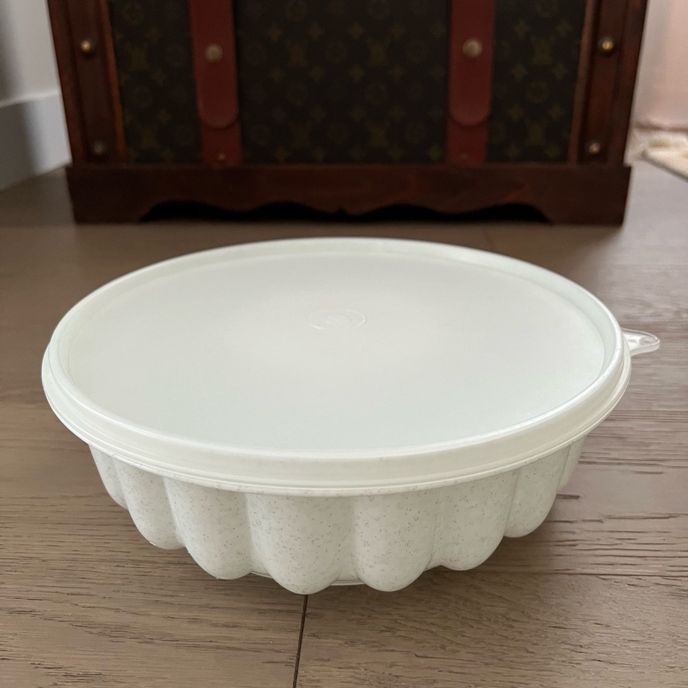 Vintage Tupperware Jello Mold – White with Blue Specks